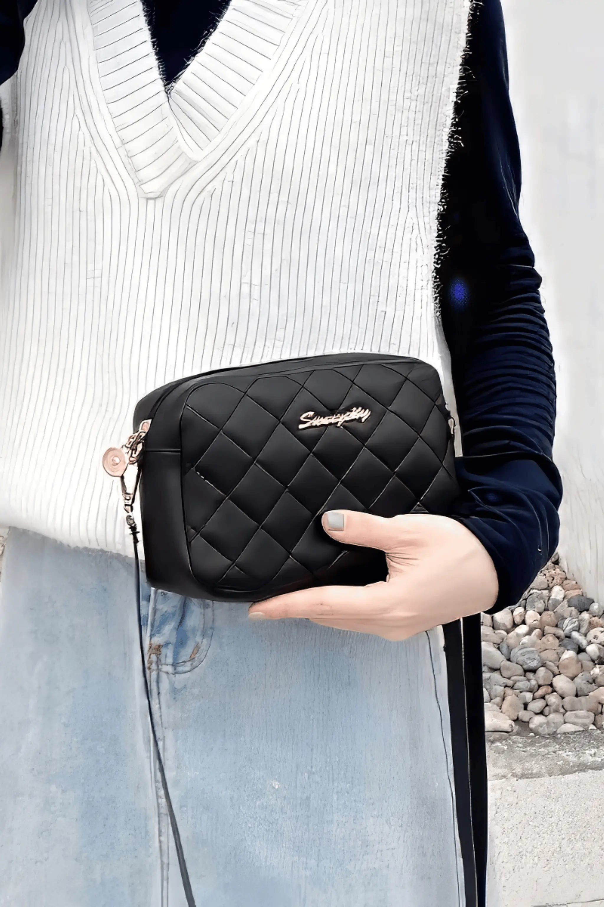 AOI LIBAS black quilted camera bag – open top
