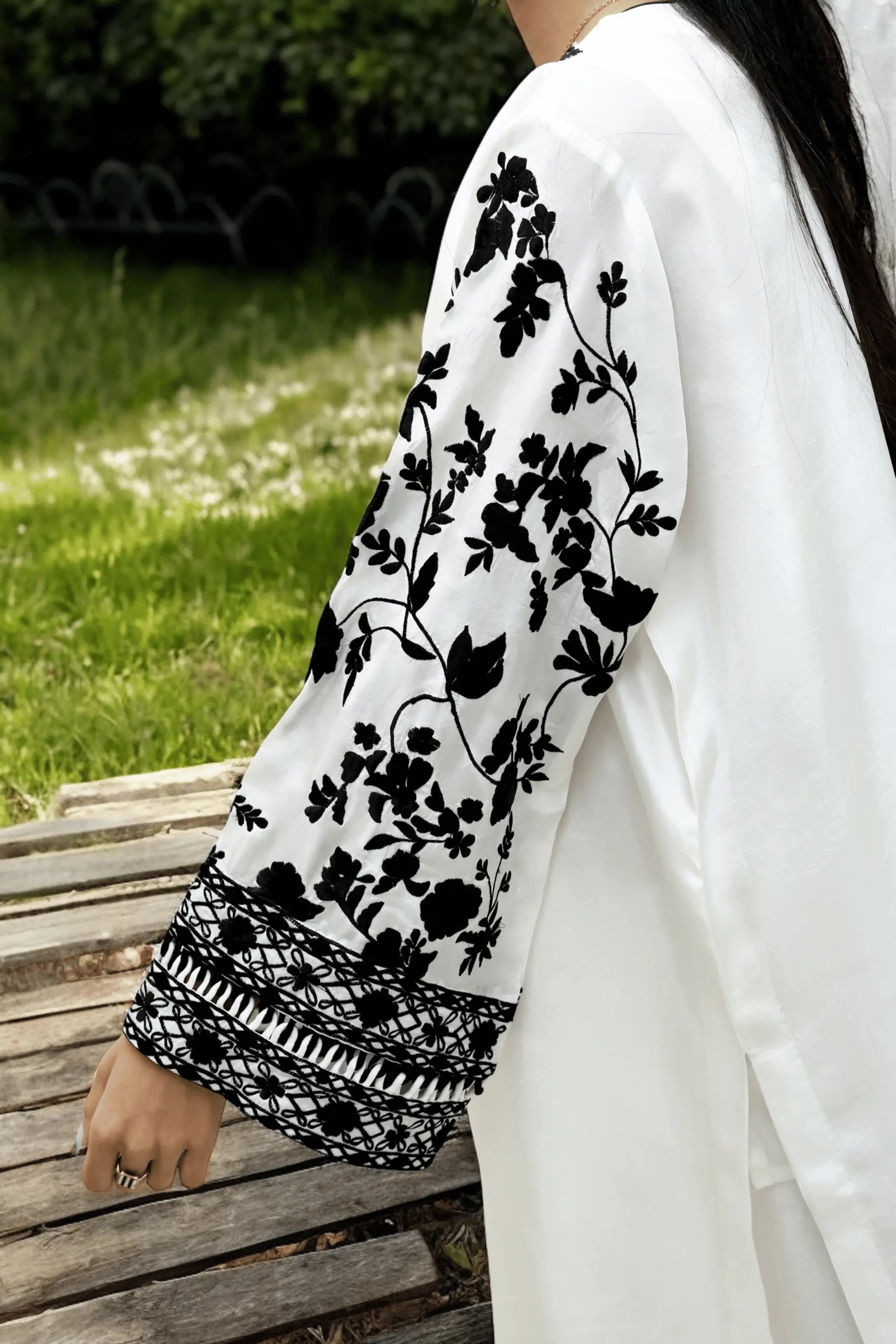 Black & white 3-piece embroidered dress for festive occasions – AOI LIBAS