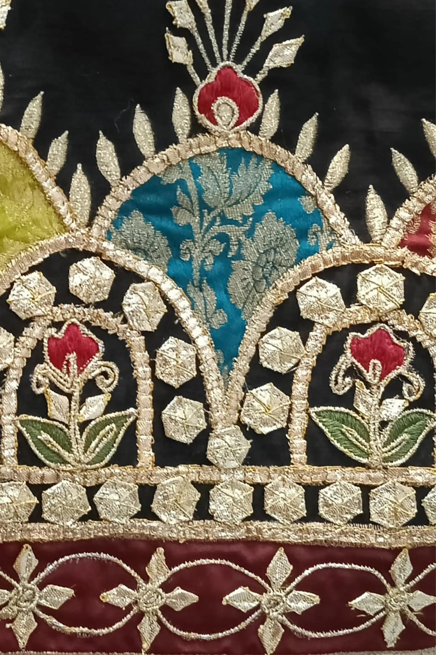 Close-up_of_embroidery_details_with_velvet_applique_tilla_and_mirror_work1