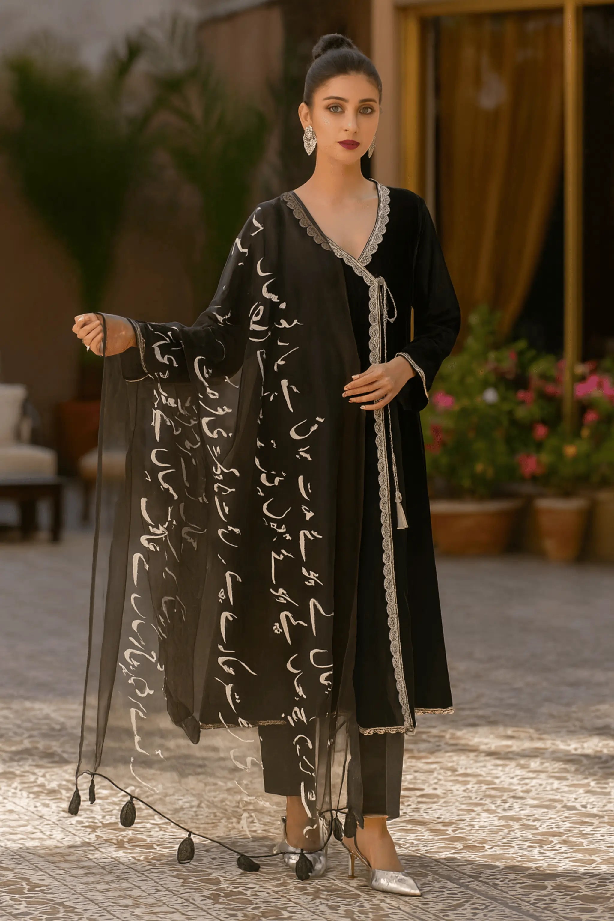 Khud Aitimaad – black organza dupatta with Ghalib poetry print — full view