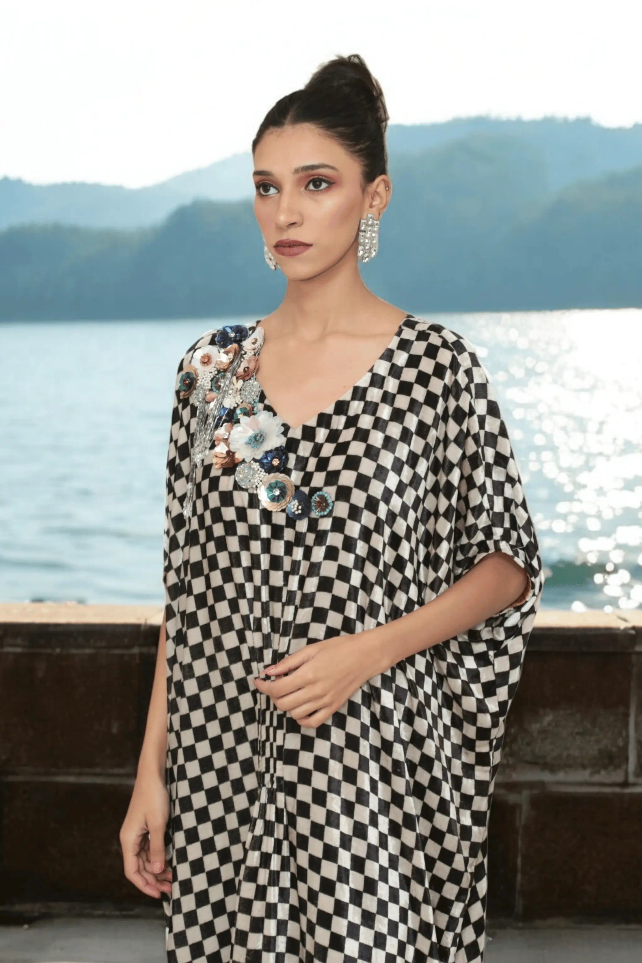 AOI LIBAS festive kaftan in black & white checkered velvet