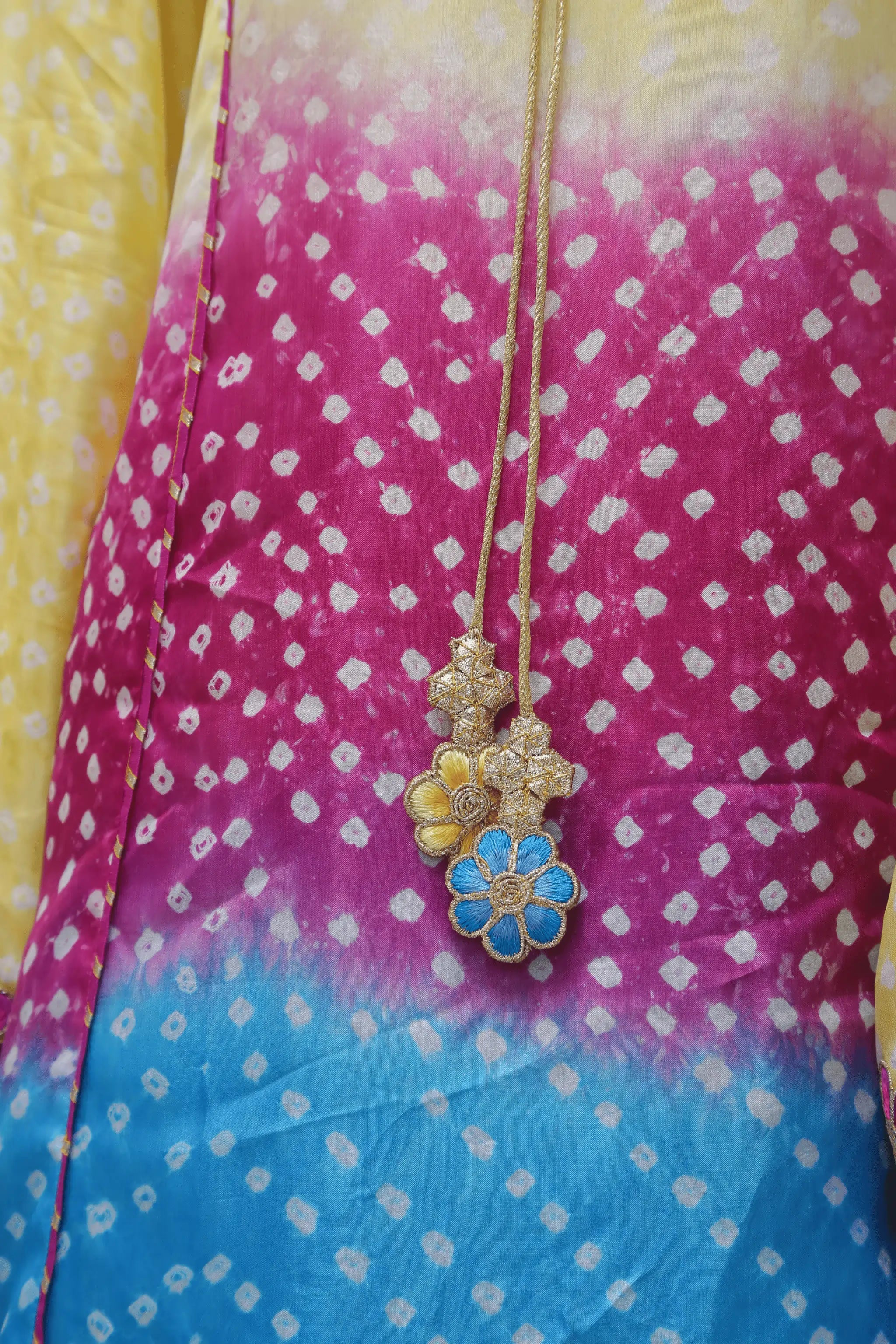 Chunri Glow medium silk dupatta with lace finishing