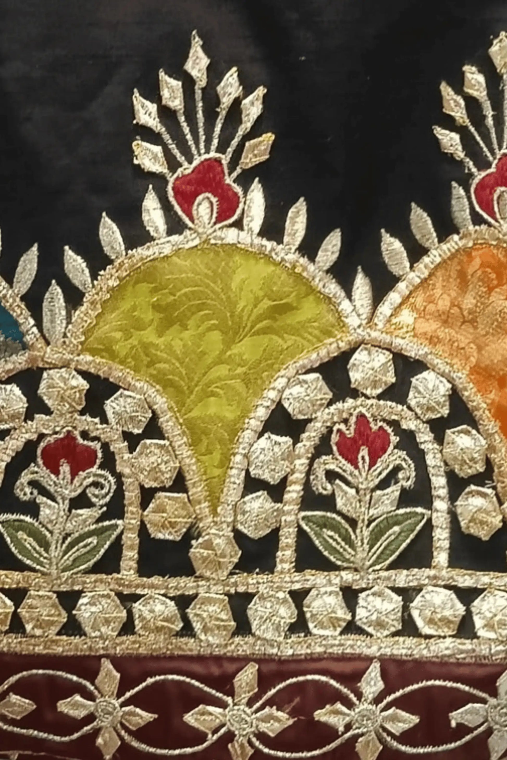 Close-up_of_embroidery_details_with_velvet_applique_tilla_and_mirror_work