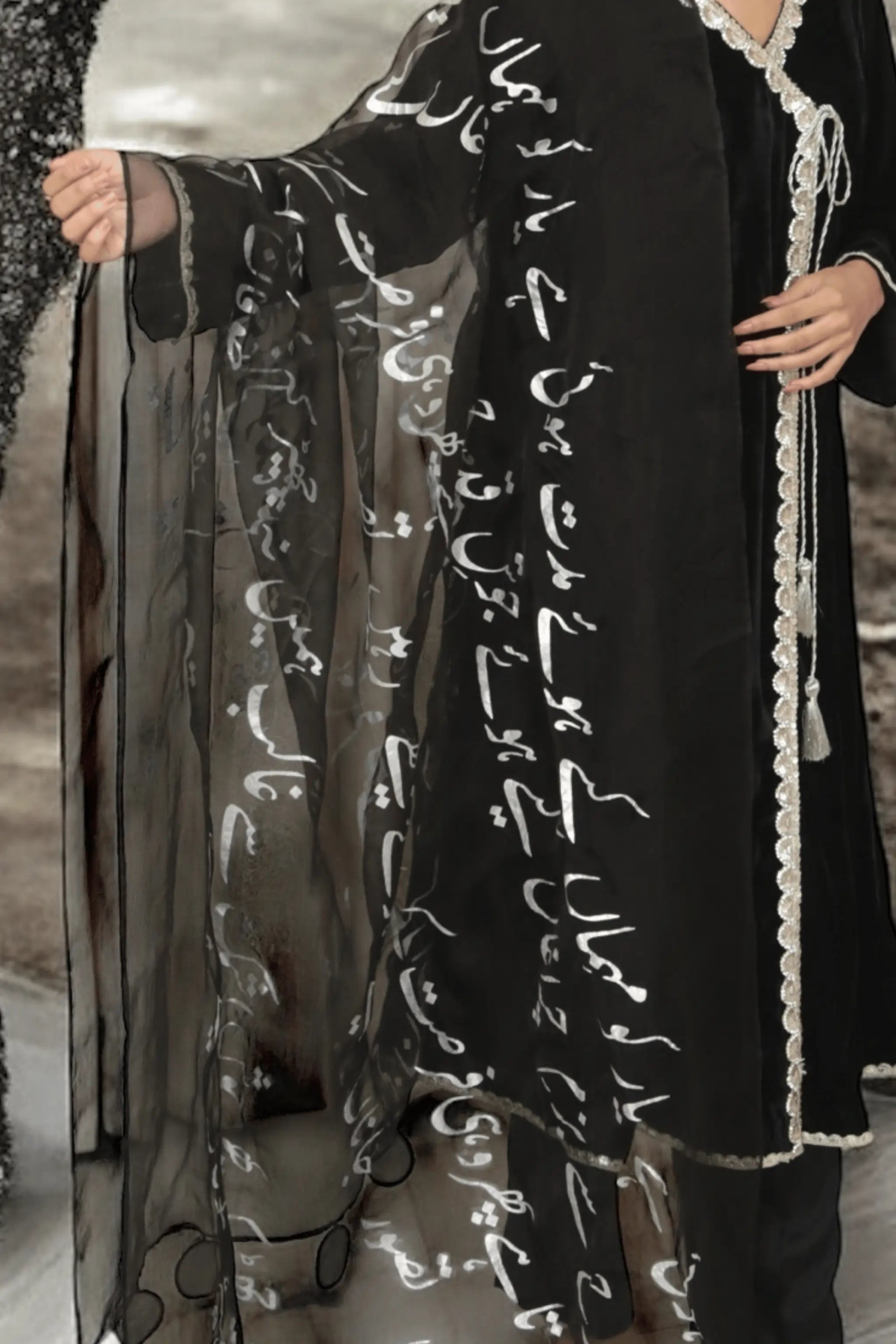 Khud Aitimaad – close-up of Ghalib poetry print on black organza dupatta