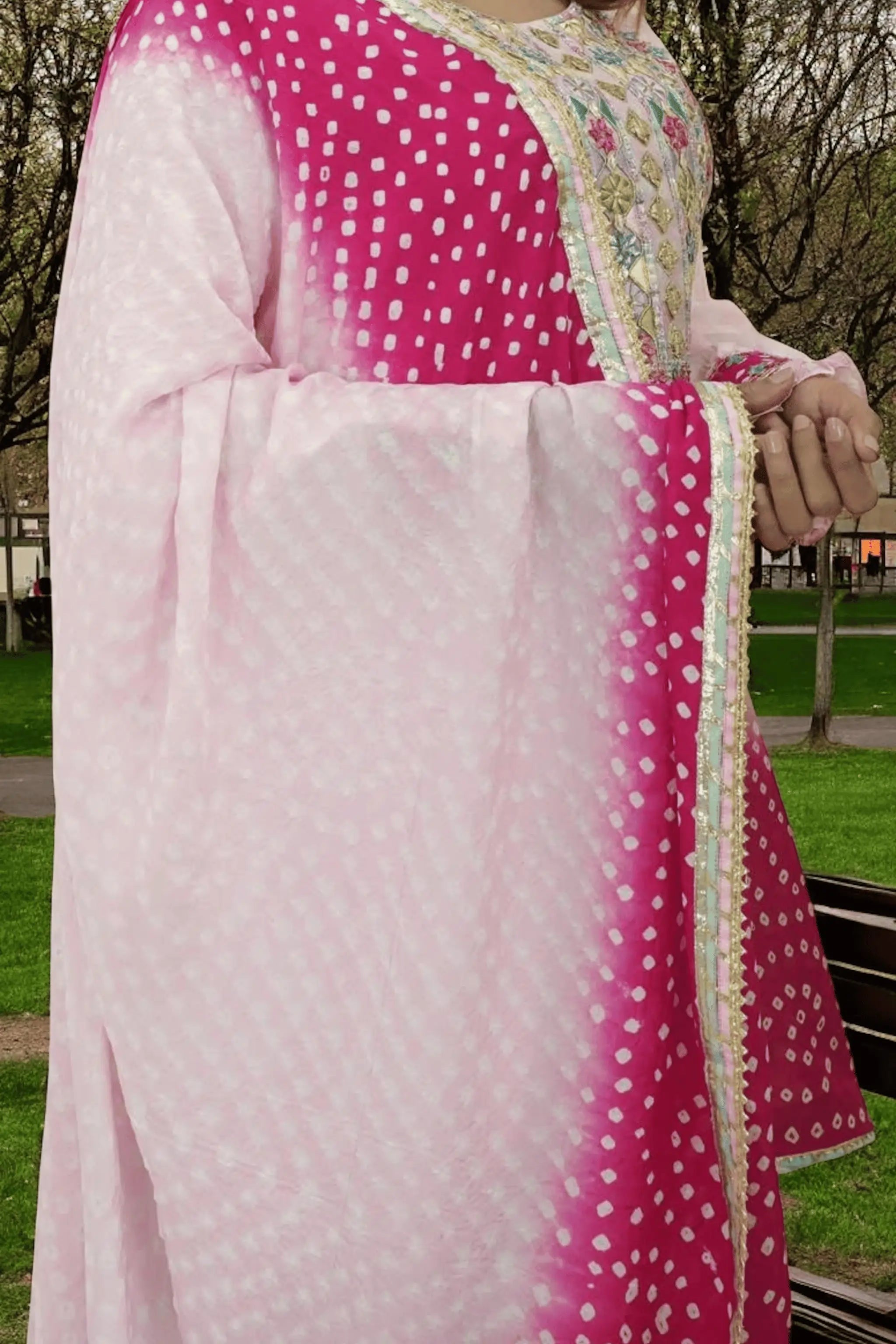 Dupatta with four-side hemming