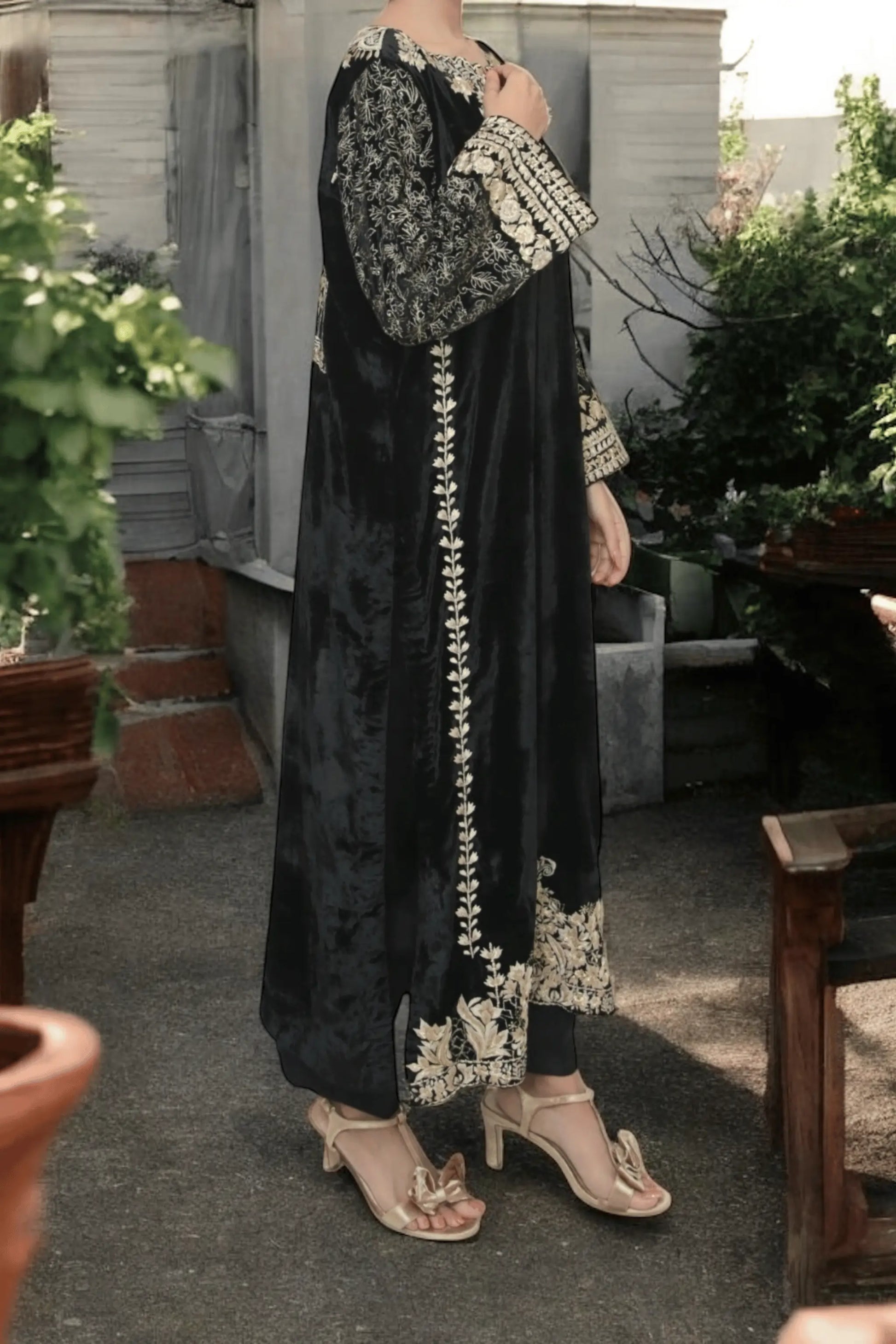 Elegant_black_velvet_kurti