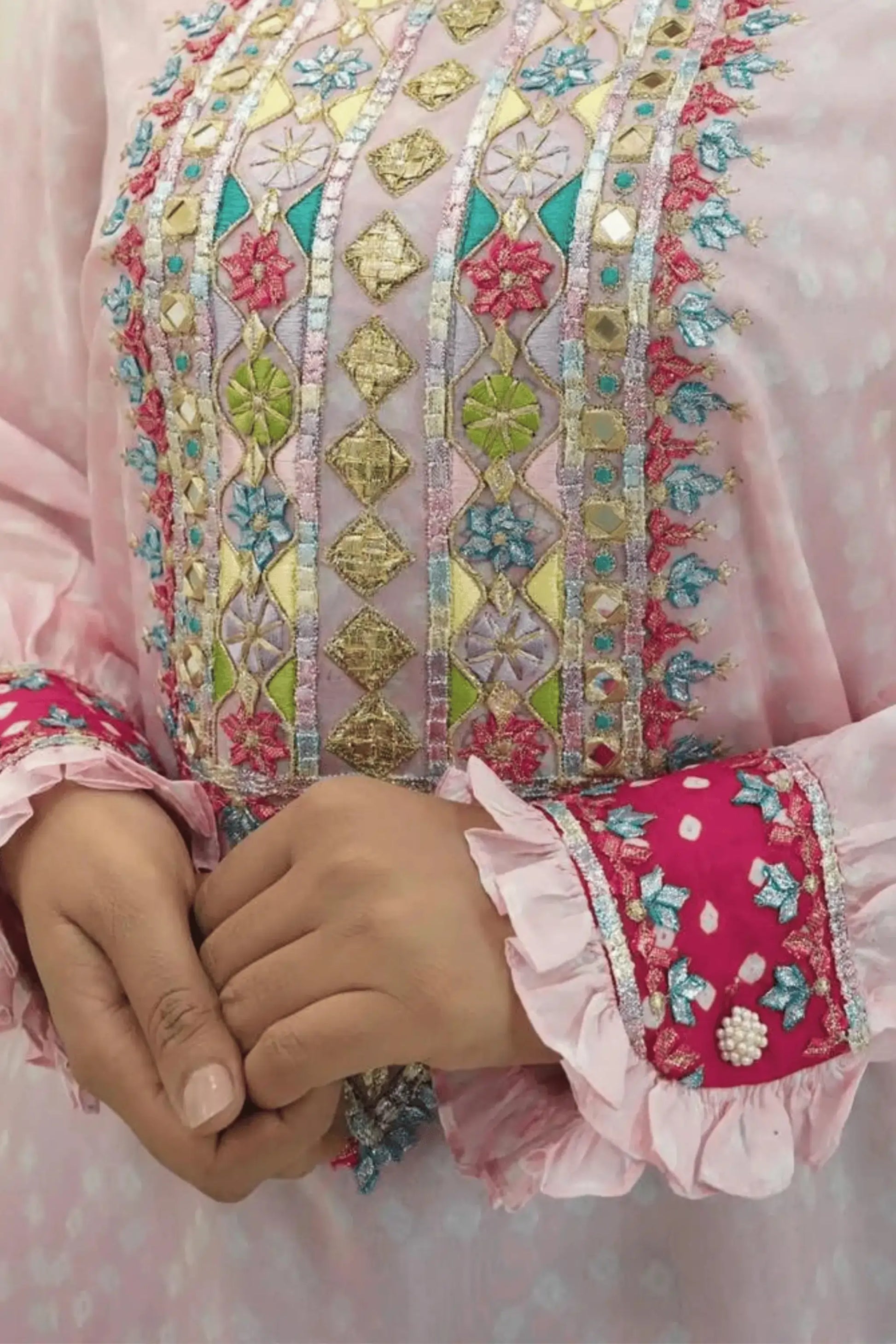 Medium_Silk_chunri_with_embroidery