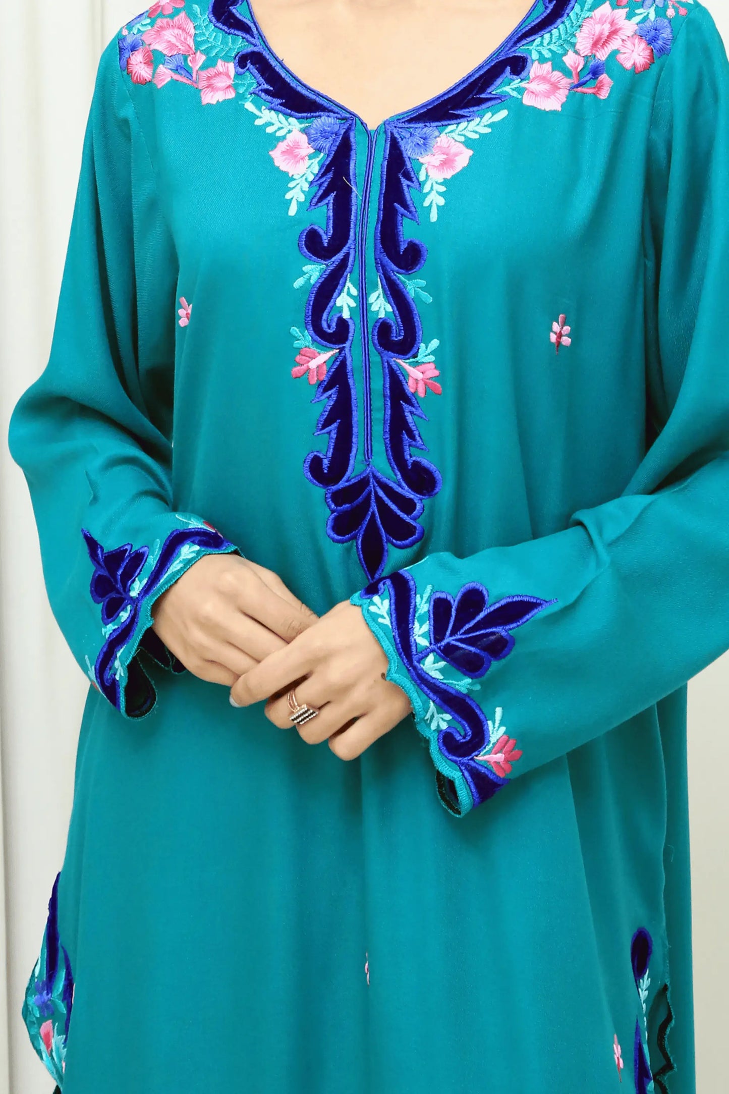 Semi-formal embroidered dress in marina fabric with velvet arms – Blue Sky side view