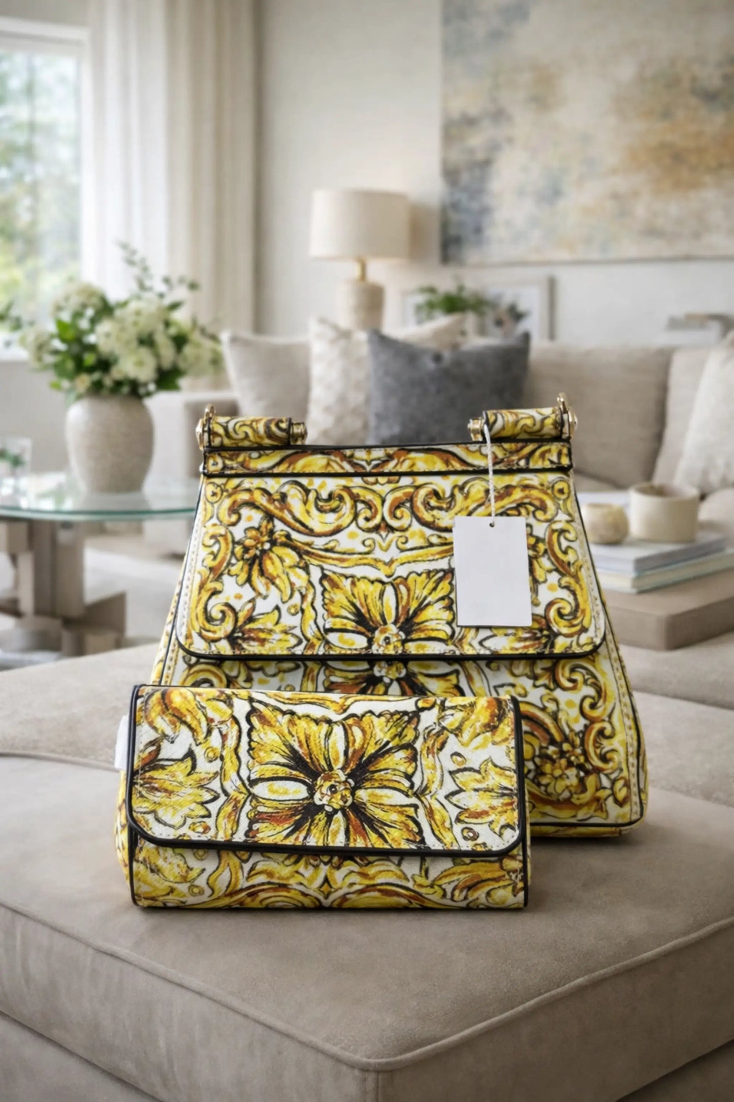 Soft straw tote handbag with single handle and cover closure