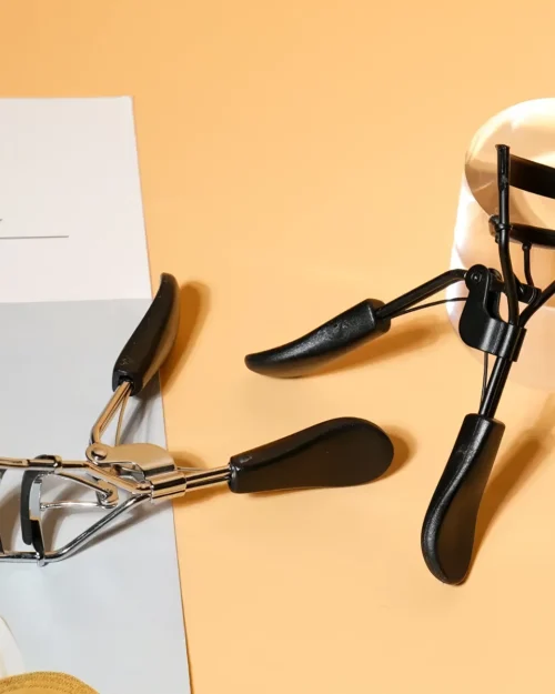 O.TWO.O Eyelash Curler
